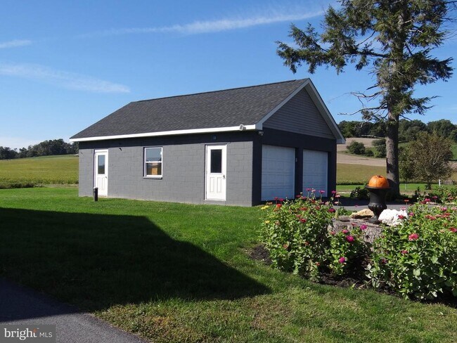 Building Photo - 156 Swamp Rd