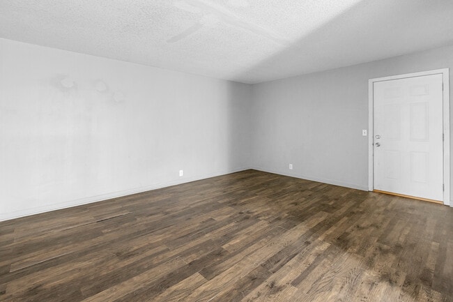 Building Photo - 711 ManApart