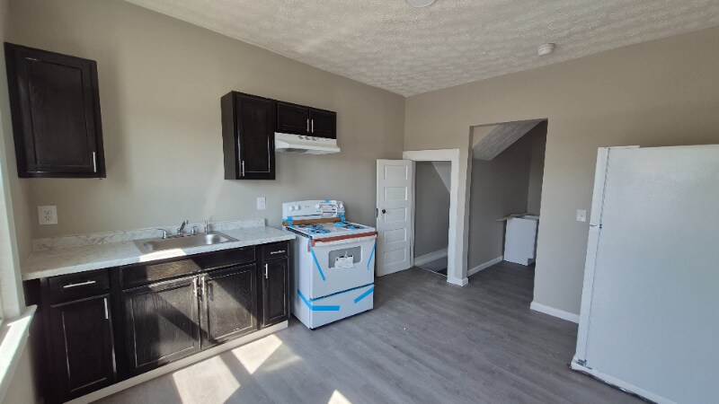 Building Photo - 912 Riverview Terrace