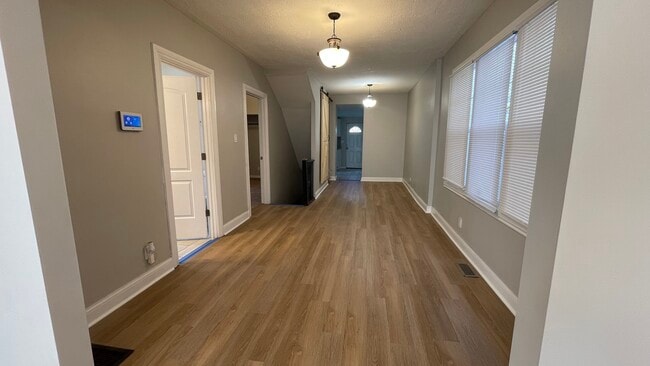 Building Photo - 6511 S Vernon Ave