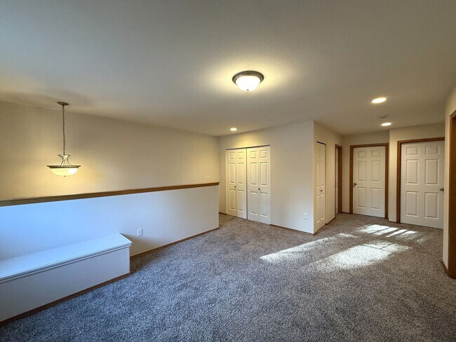 Building Photo - Newly Updated and Pet Friendly!