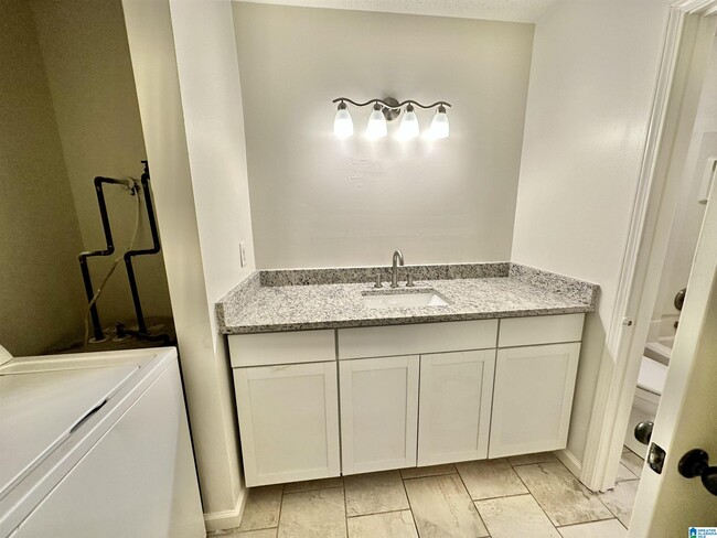 Building Photo - 415 Skyview Dr