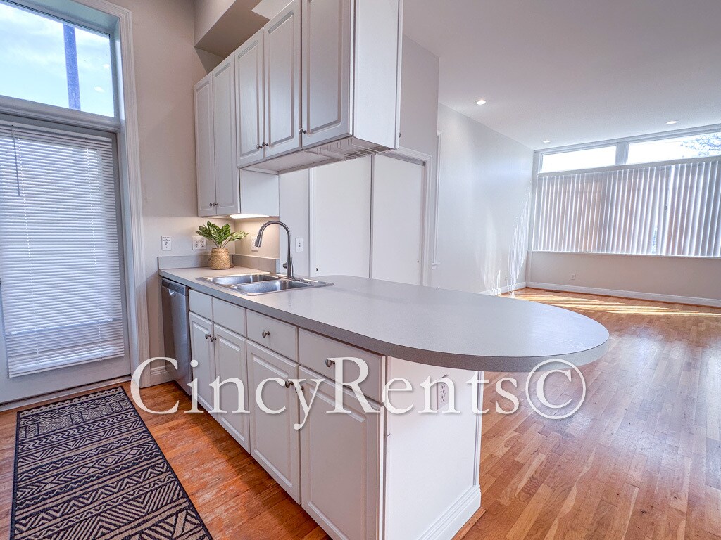 Building Photo - 334 Kilgour St