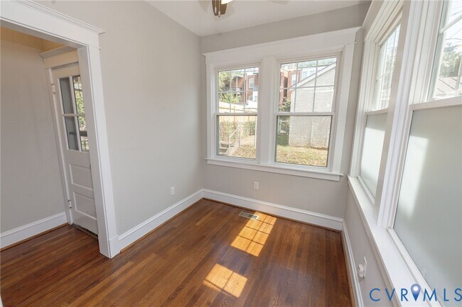 Building Photo - 2302 Maplewood Ave