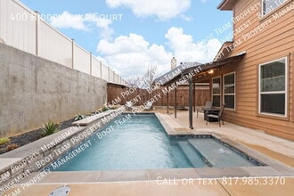 Building Photo - 400 Hidden Lake Ct