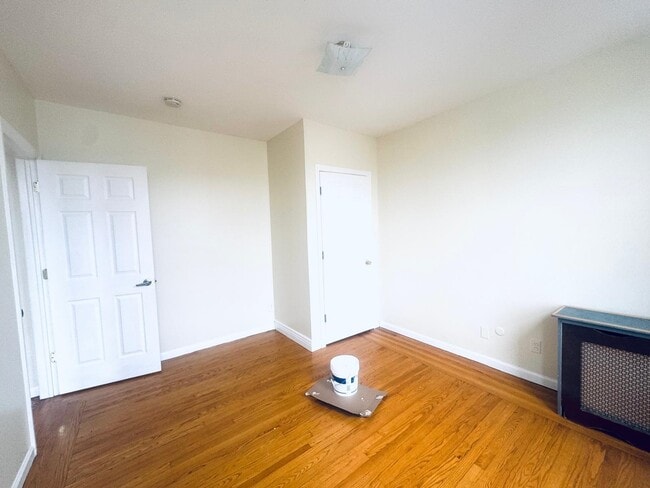 Building Photo - 549 61st St