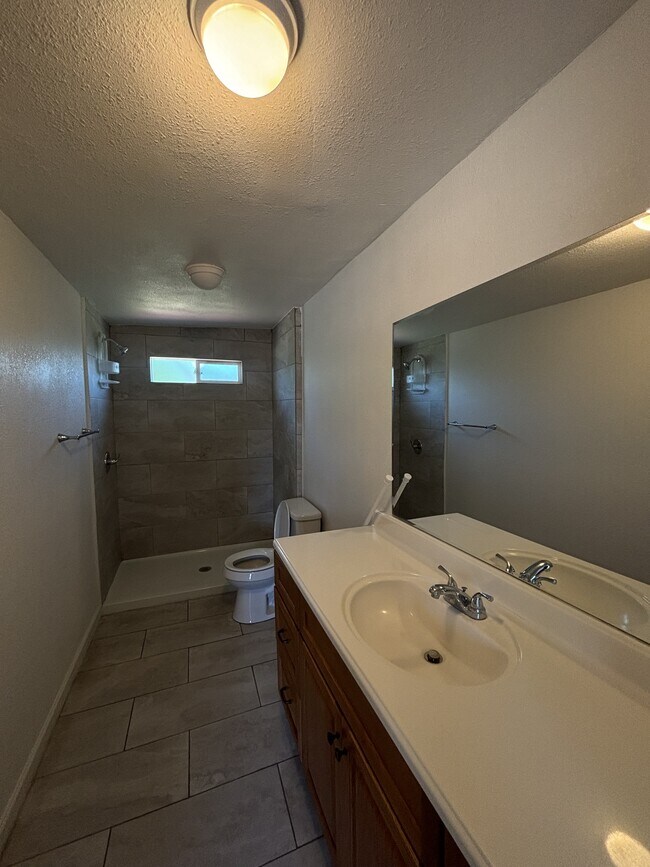 Building Photo - 1301 Higbee Dr
