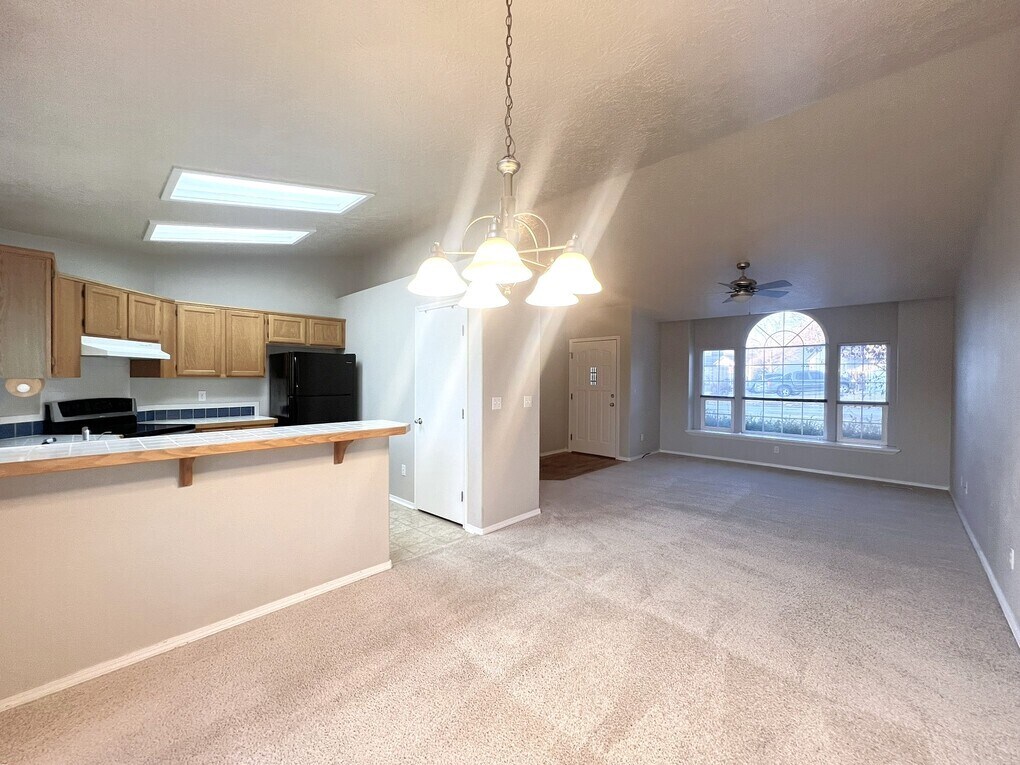 Building Photo - 4160 E Carnation Ct