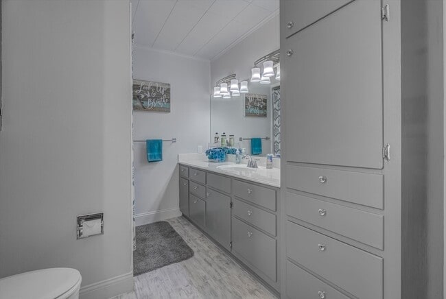 Building Photo - 22 Winged Foot Dr