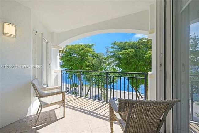 Building Photo - 3255 NE 184th St