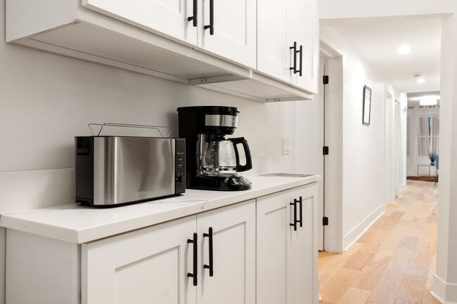 Building Photo - 618 W Patterson Ave