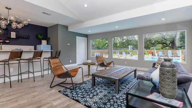 Building Photo - 13005 Heinemann Dr