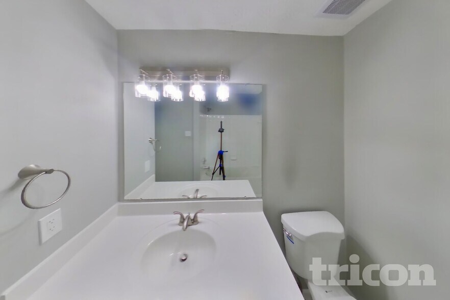 Building Photo - 9845 Bayline Cir