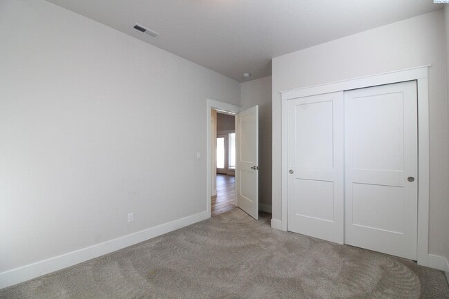 Building Photo - 3 Bed/2 Bath Home in South Kennewick