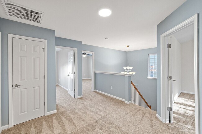 Building Photo - 3 Bed 2.5 Bath Home located in Heritage Hi...