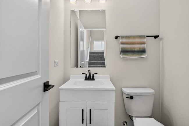 Building Photo - 2213 Venture Dr