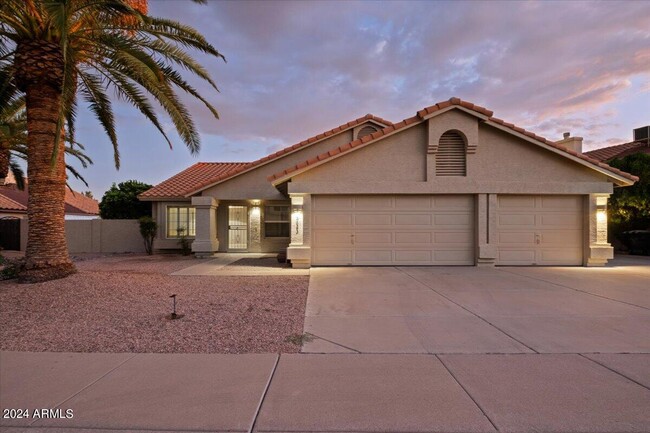 Building Photo - 5623 E Gelding Dr