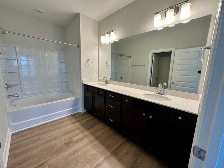 Building Photo - 27 Pansy Pk