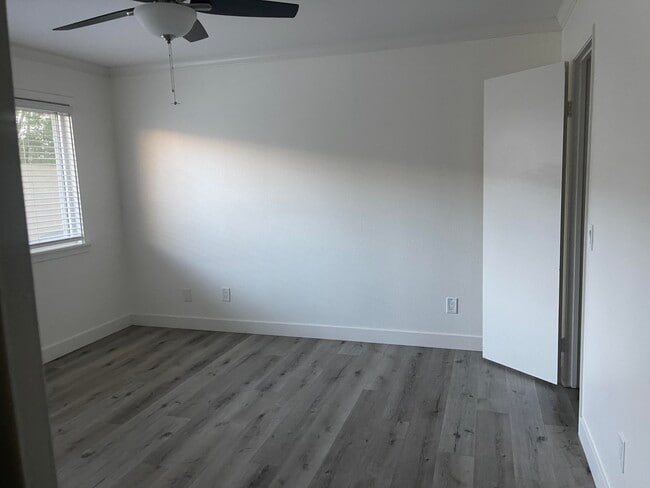 Building Photo - 53745 Avenida Diaz