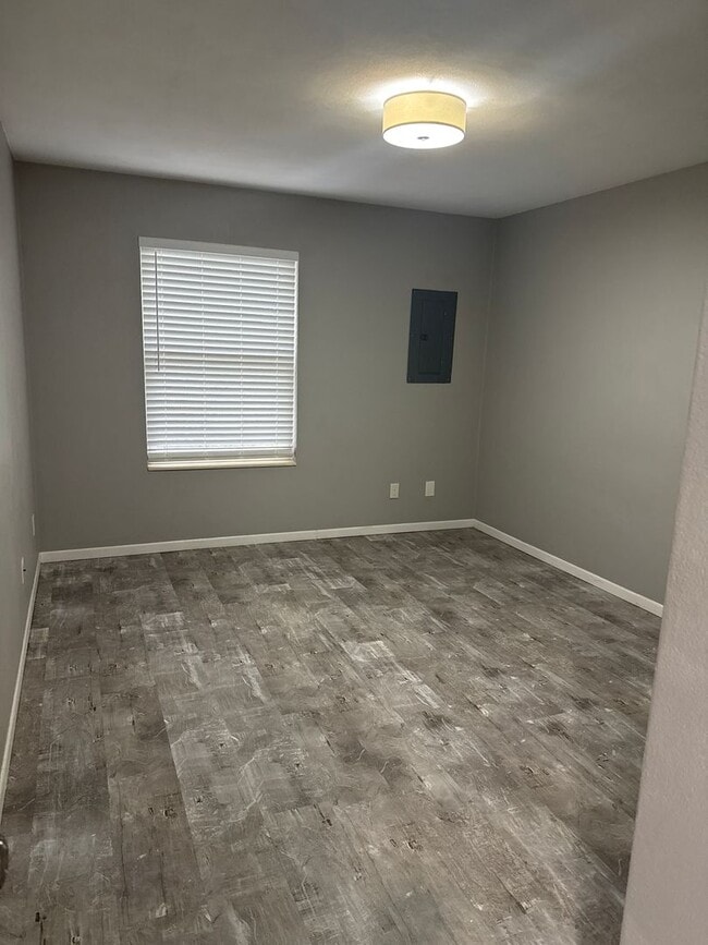 Building Photo - 921 Minns Dr