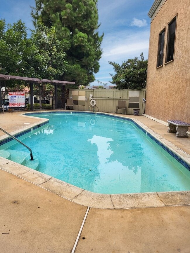 Building Photo - Affordable and  Pet Friendly