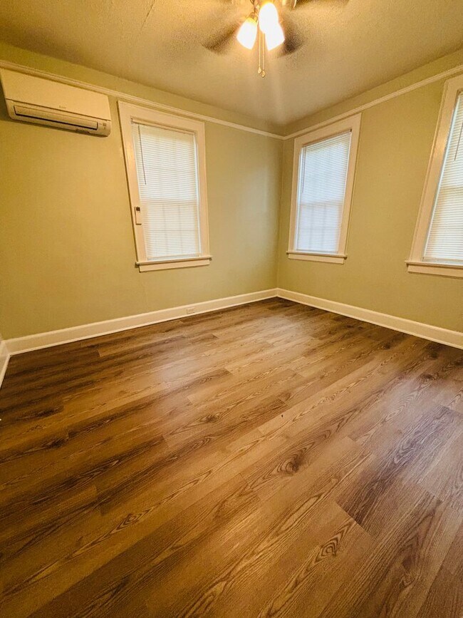 Building Photo - MOVE-IN READY & AVAILABLE NOW!