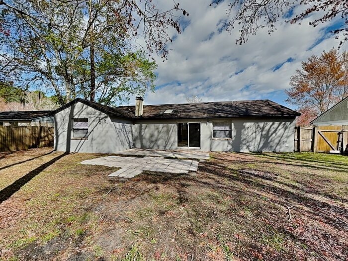 Building Photo - 2626 Pinewood Blvd