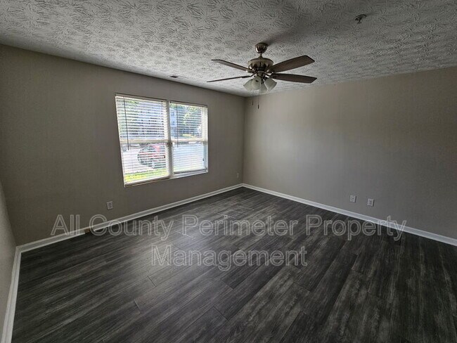 Building Photo - 2102 Fairington Ridge Cir