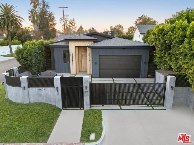 Primary Photo - 4803 Lemona Ave