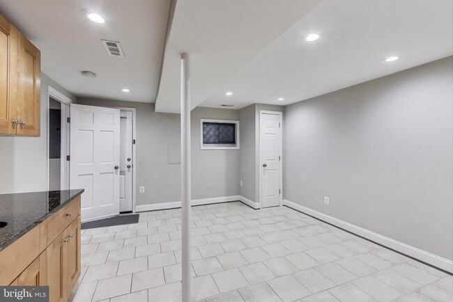 Building Photo - 317 Todd Pl NE