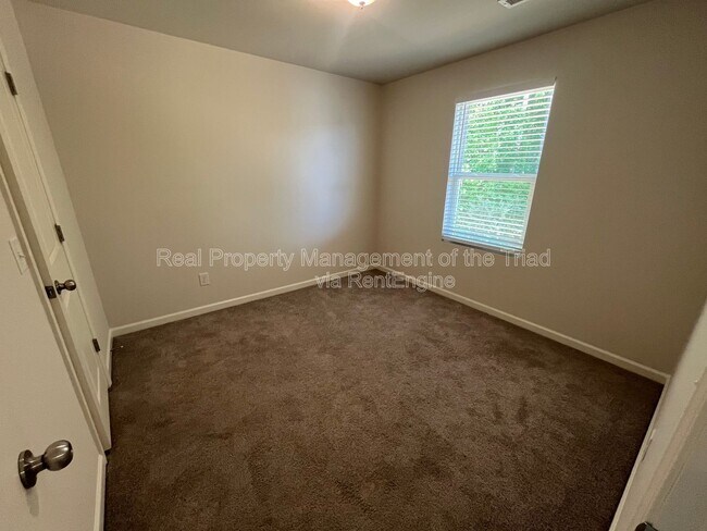 Building Photo - 3812 Bellingham Ct
