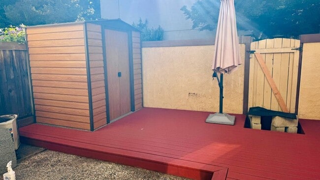 Building Photo - Charming 3BR/1.5BA Townhouse in Pleasanton...