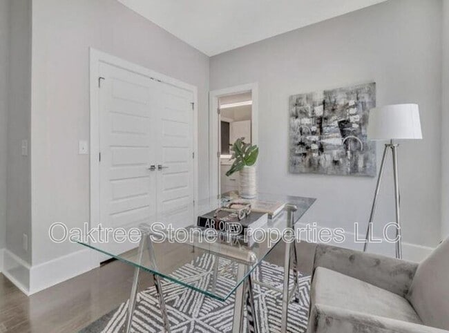 Building Photo - 456 Parkway Dr NE