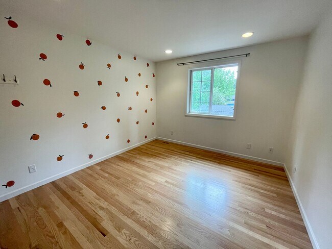 Building Photo - 315 N 155th St