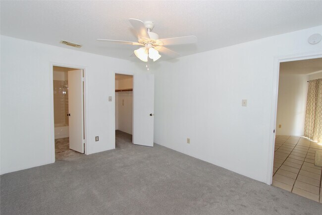 Building Photo - 10639 Braes Bend Dr