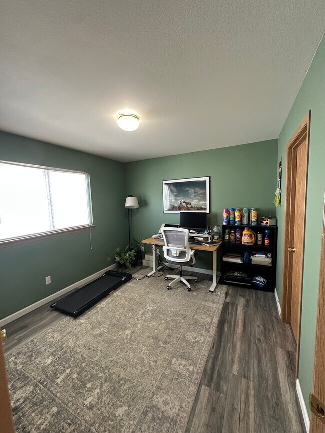 Building Photo - ***PENDING APPLICATIONS***3 Bed/2 Bath Qui...