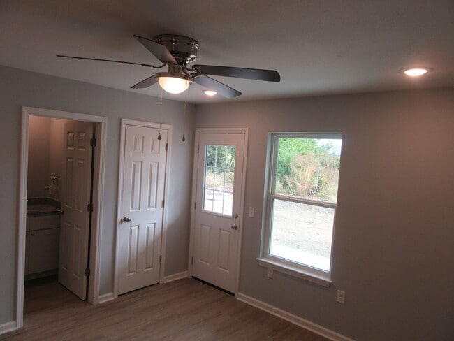 Building Photo - 1132 Mulberry Ave