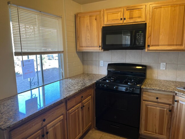 Building Photo - APARTMENT - UPTOWN SEDONA - APPLE TREE SQUARE