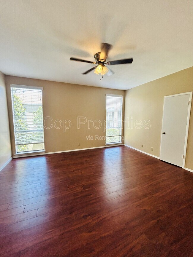 Building Photo - 3678 Hidden Dr