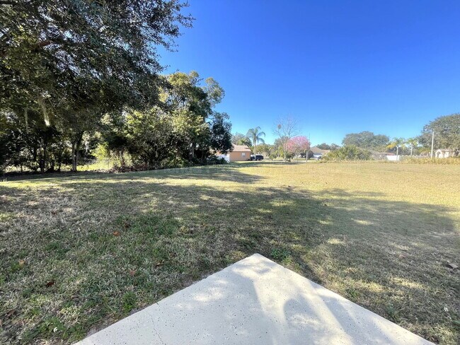 Building Photo - 4032 Meadowlark Dr