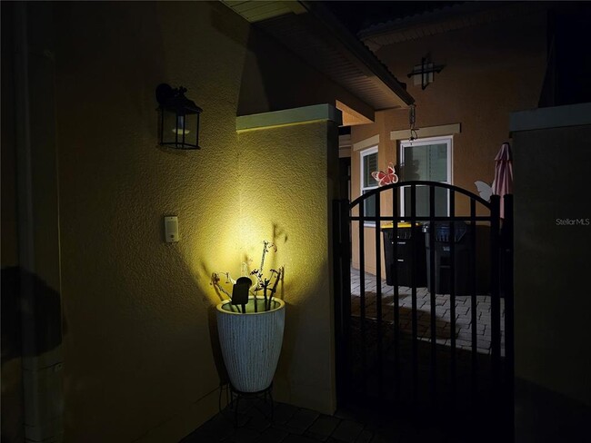 Building Photo - 2435 Palm Tree Dr