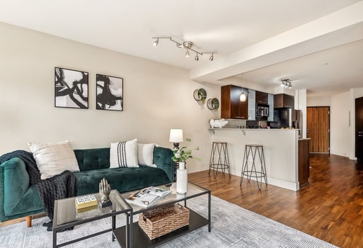 Building Photo - Stunning 1 bed condo in desirable Belltown and Lower Queen Anne! Available 3/7/26!