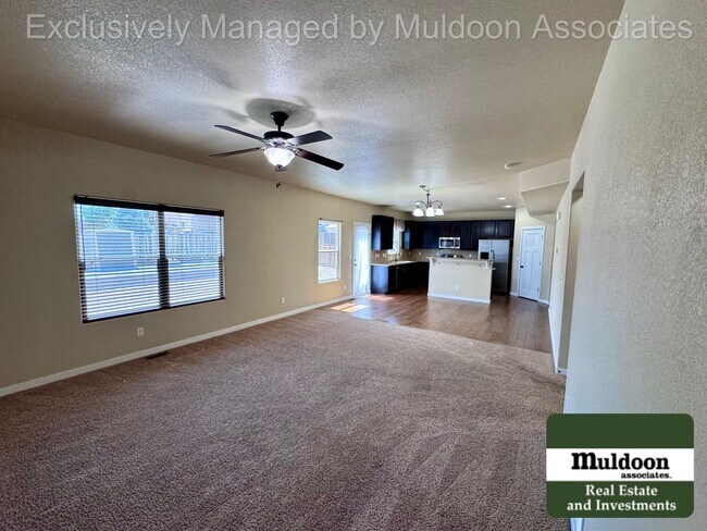 Building Photo - Spacious 5 Bedroom, 3.5 Bath Home with 3-Car Garage, and Pet-Friendly Living in 80925!