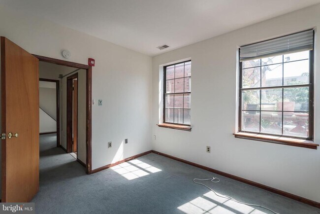 Building Photo - 830 South St