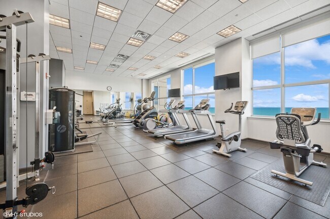 Building Photo - 1917 S Calumet Ave