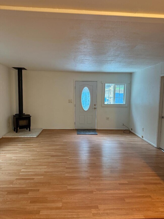 Building Photo - 767 Woodland Rd