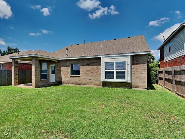 Building Photo - Cozy Home in Summer Creek Ranch! This is a...