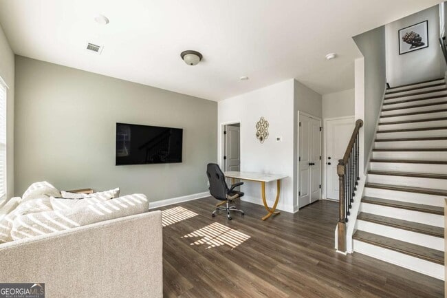 Building Photo - 313 Skylar Way SE