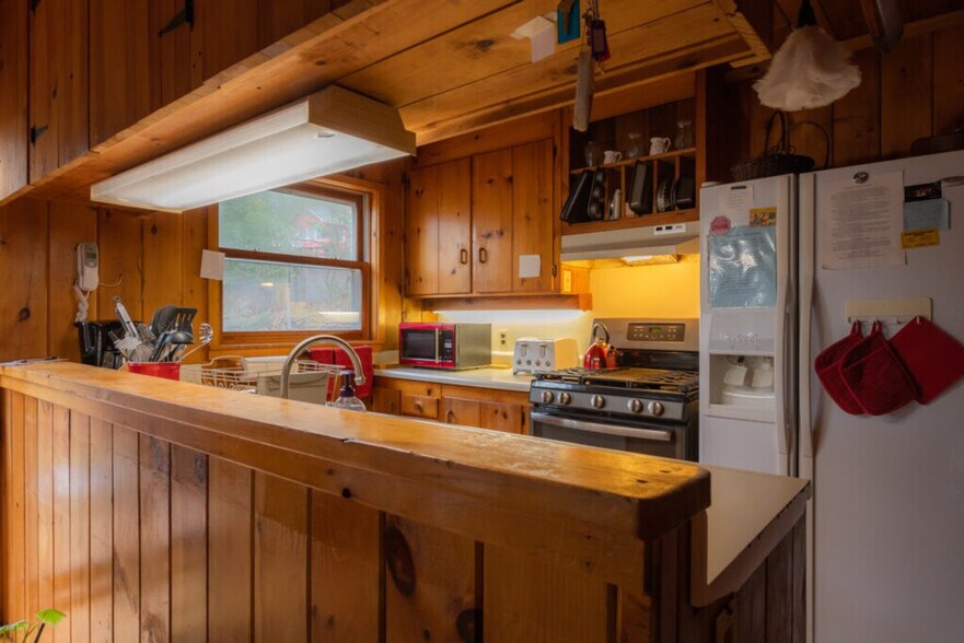 Building Photo - 4168 Lake Shore Dr