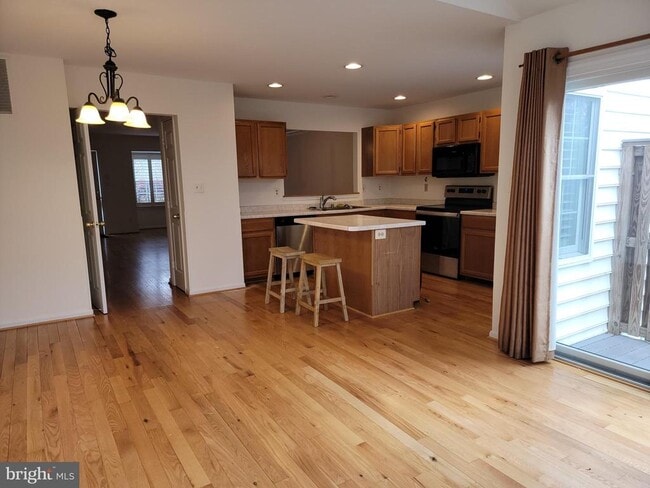 Building Photo - 1926 Thomas Run Cir